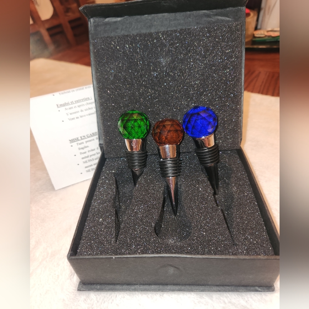 Avon Wine Bottle Stopper Set